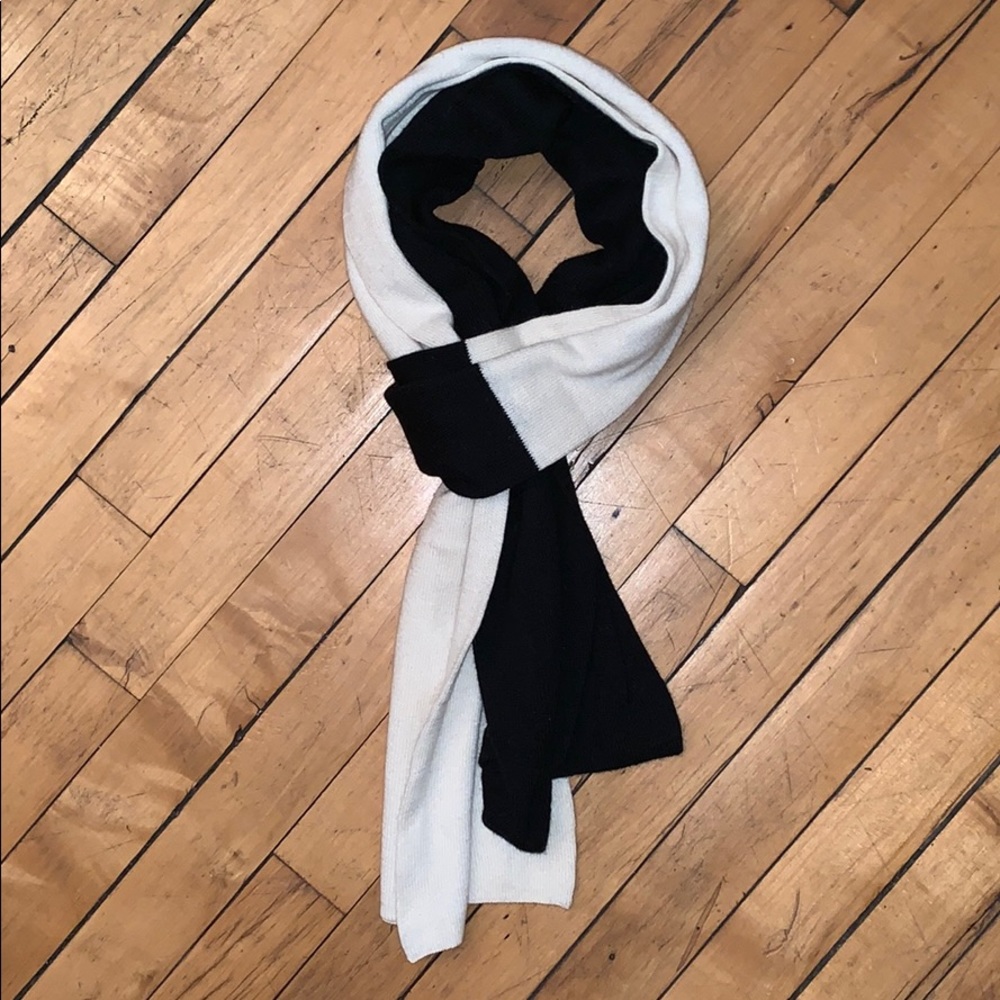 Banana Republic black & white scarf